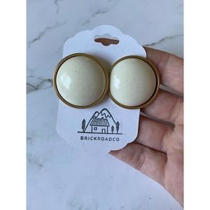 Vintage 1980s stud earrings gold tone cream circles